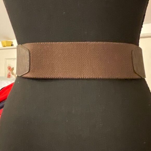 Michael Kors Women’s Wide Belt with Gold Toned Harware - Picture 10 of 10